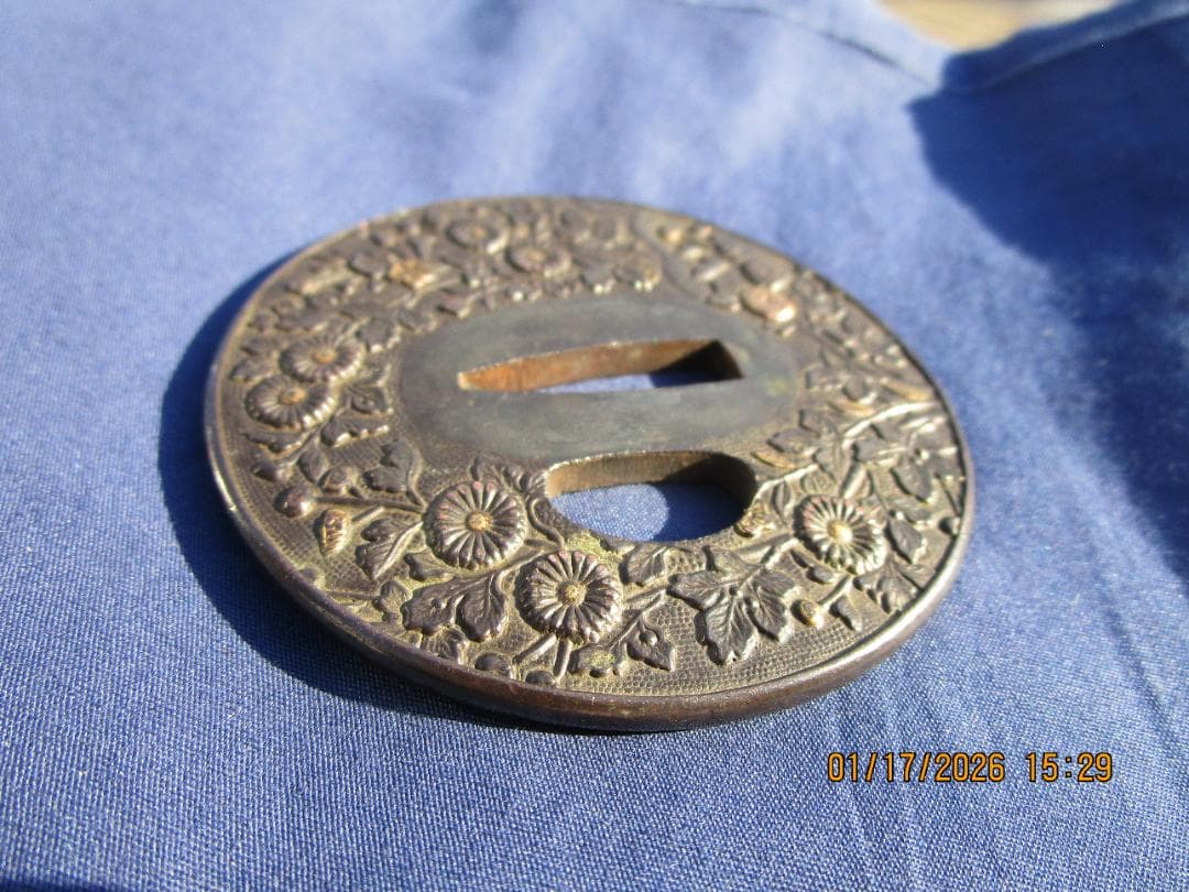 鍔　象嵌鍔　鏡鍔　材質【真鍮又は銅】1枚　花模様の金属製鍔(つば)