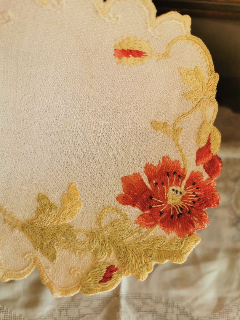 アンティーク フランス刺繍 一重薔薇 浜茄子 ソサイエティシルク 縮緬風ドイリー
