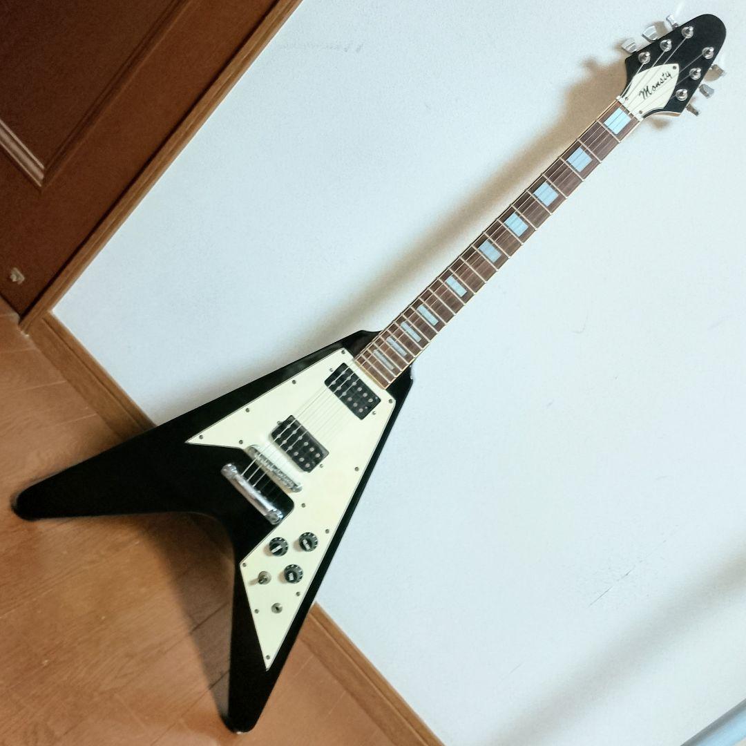 Monsty　FLYING V タイプ　エレキギター　　弦は新品に交換済み！