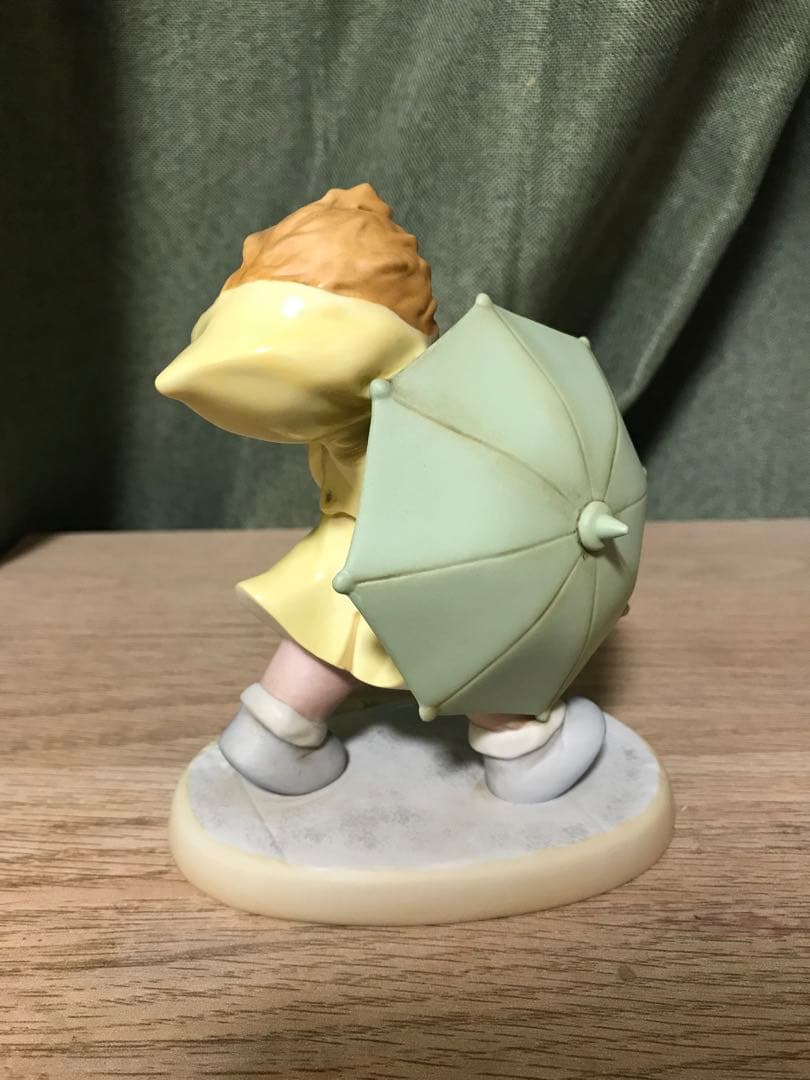 マーベルルーシーアトウェル　置き物