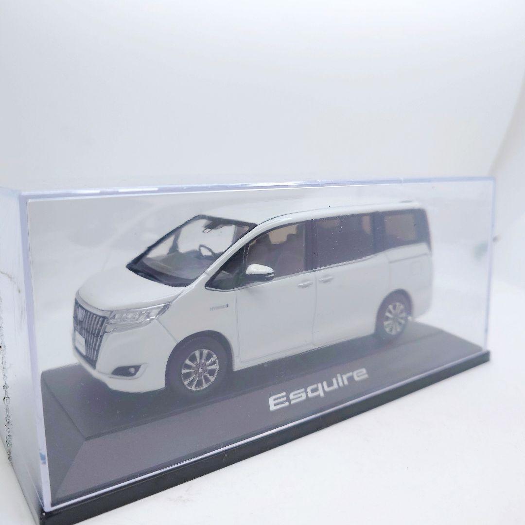 1/30 トヨタ エスクァイア Esquire 後期 カラーサンプル ホワイト