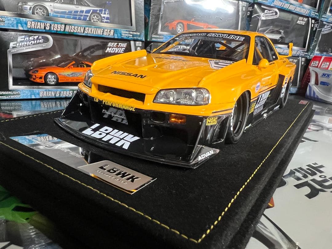 ミニカー INNO 1/18 SKYLINE LBWK ER34 YELLOW