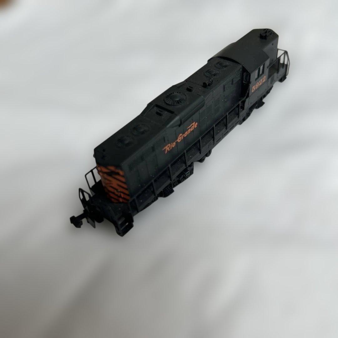 Nゲージ 外国車両（動力車両のみ）鉄道模型 ライト付き