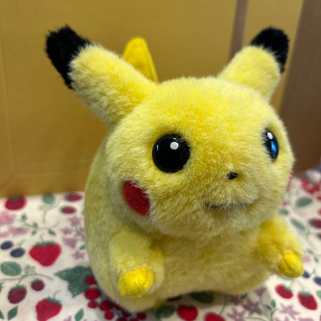 お顔ふわふわ　初期ピカチュウ　ぬいぐるみ　TOMY ポケモン