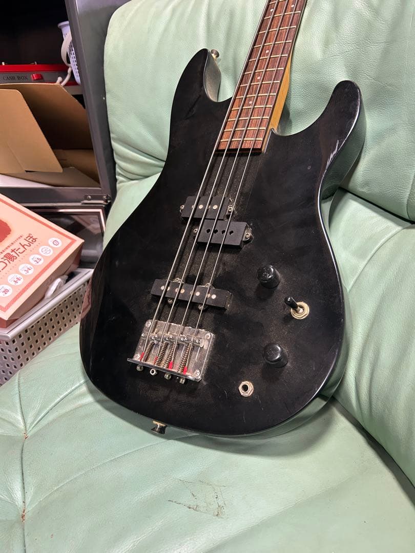 Washburn Diamond Series エレキベース ボルトオンネック