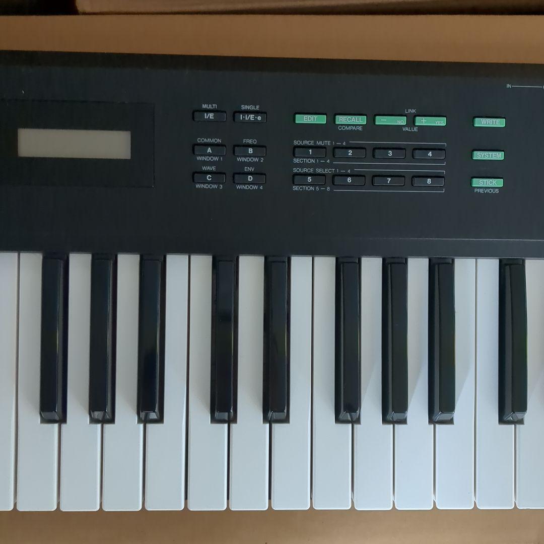 KAWAI　シンセサイザー、シーケンサー、ドラムマシン、スピーカー×2　セット