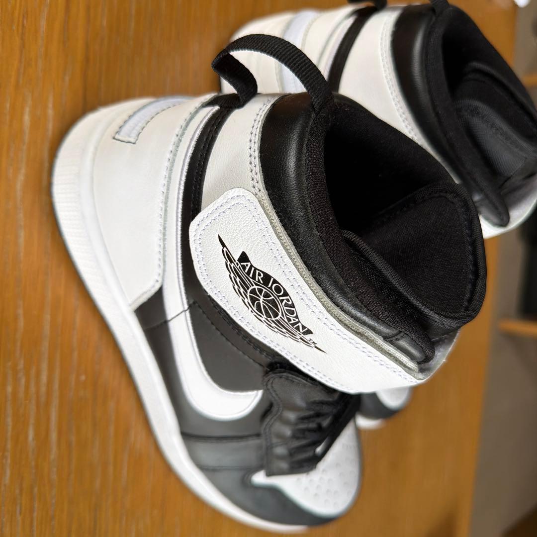 Nike Air Jordan 1 ブラック/ホワイト ハイカット