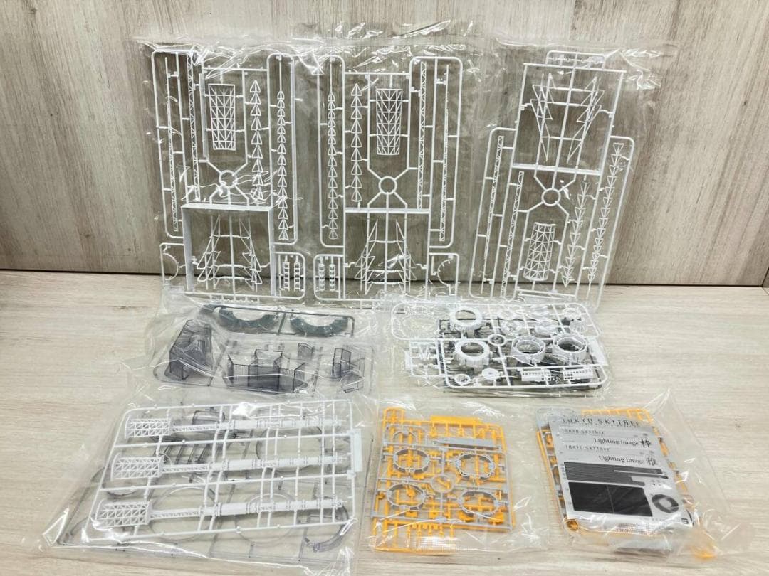 バンダイ 1／700スケール 東京スカイツリー 初回生産限定 ガンダム付き