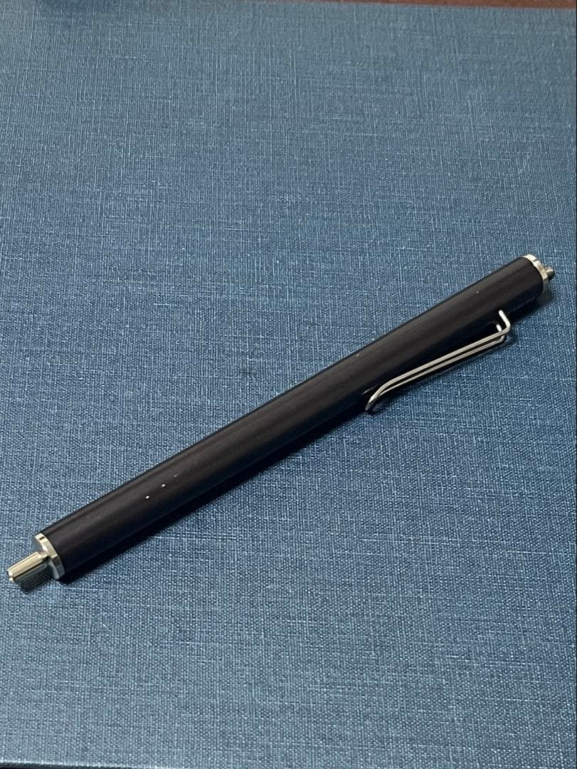 usus pi ブラック 黒　ブラック　ボールペン