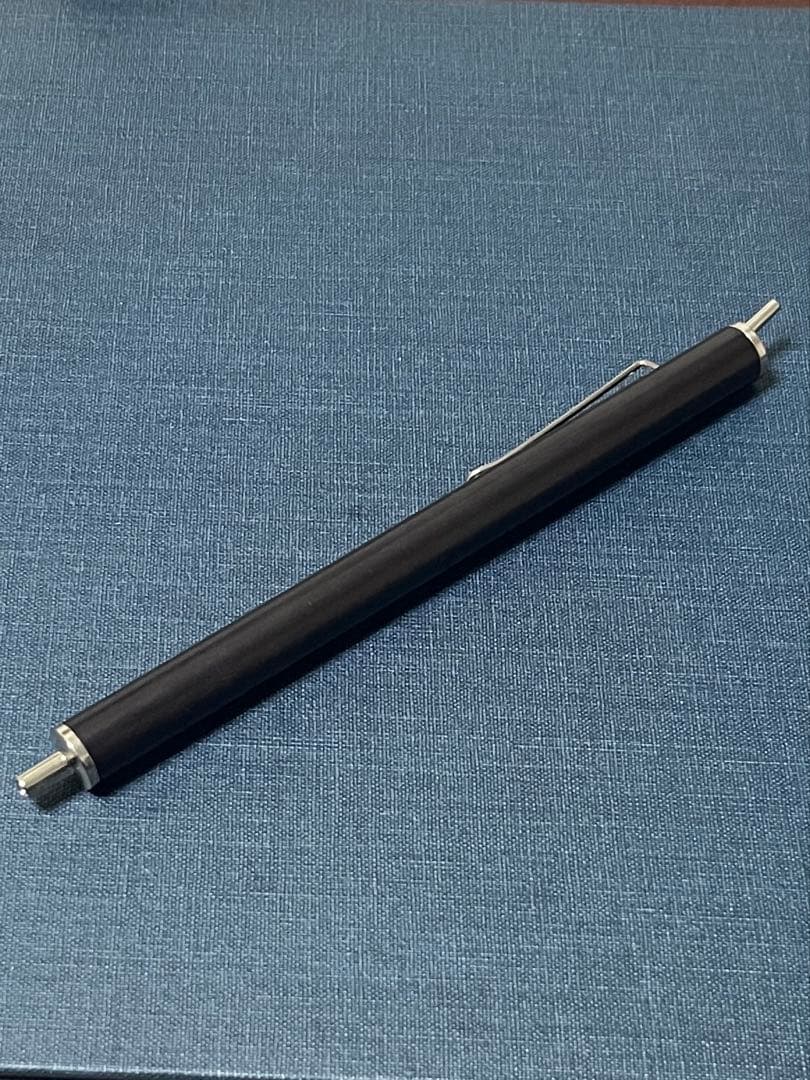 usus pi ブラック 黒　ブラック　ボールペン