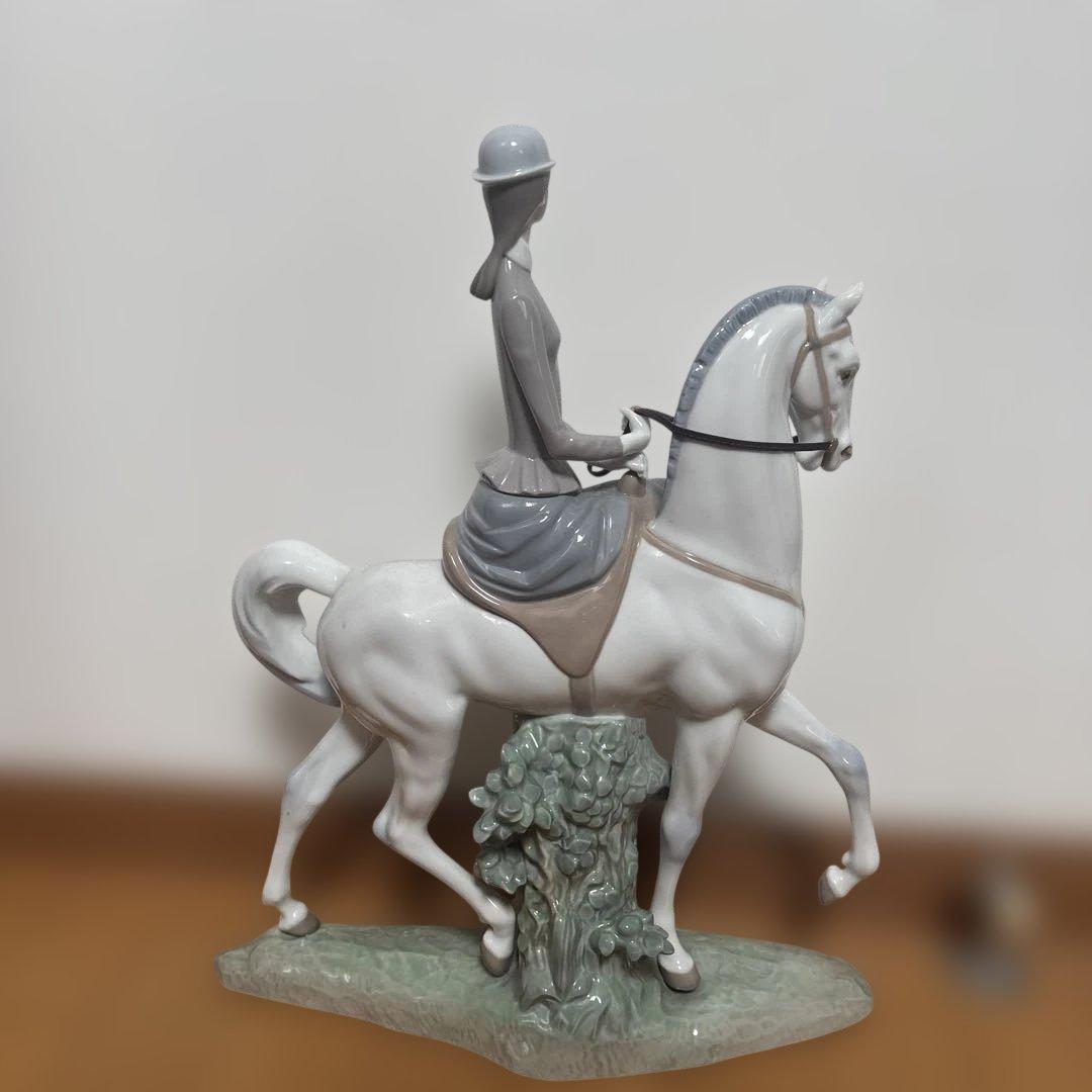 LLADRO 白い馬の少女