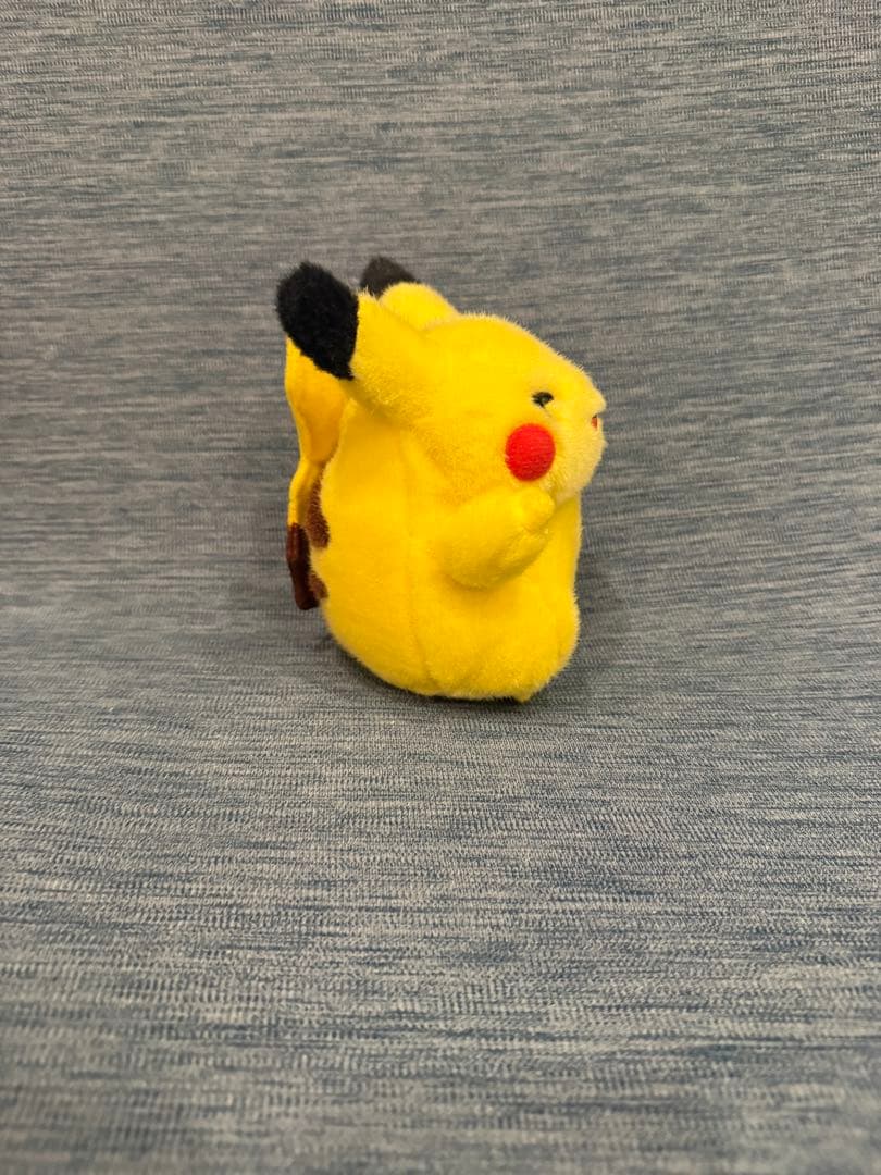 初期 ピカチュウ ぬいぐるみ　にっこり　TOMY トミー　バンザイ