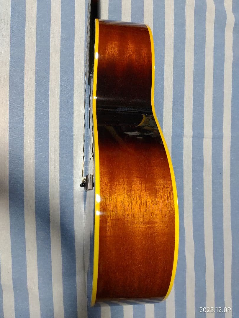 EpiphoneのGibsonヘッドの小振りアコギEL-00美品、ハードケース付