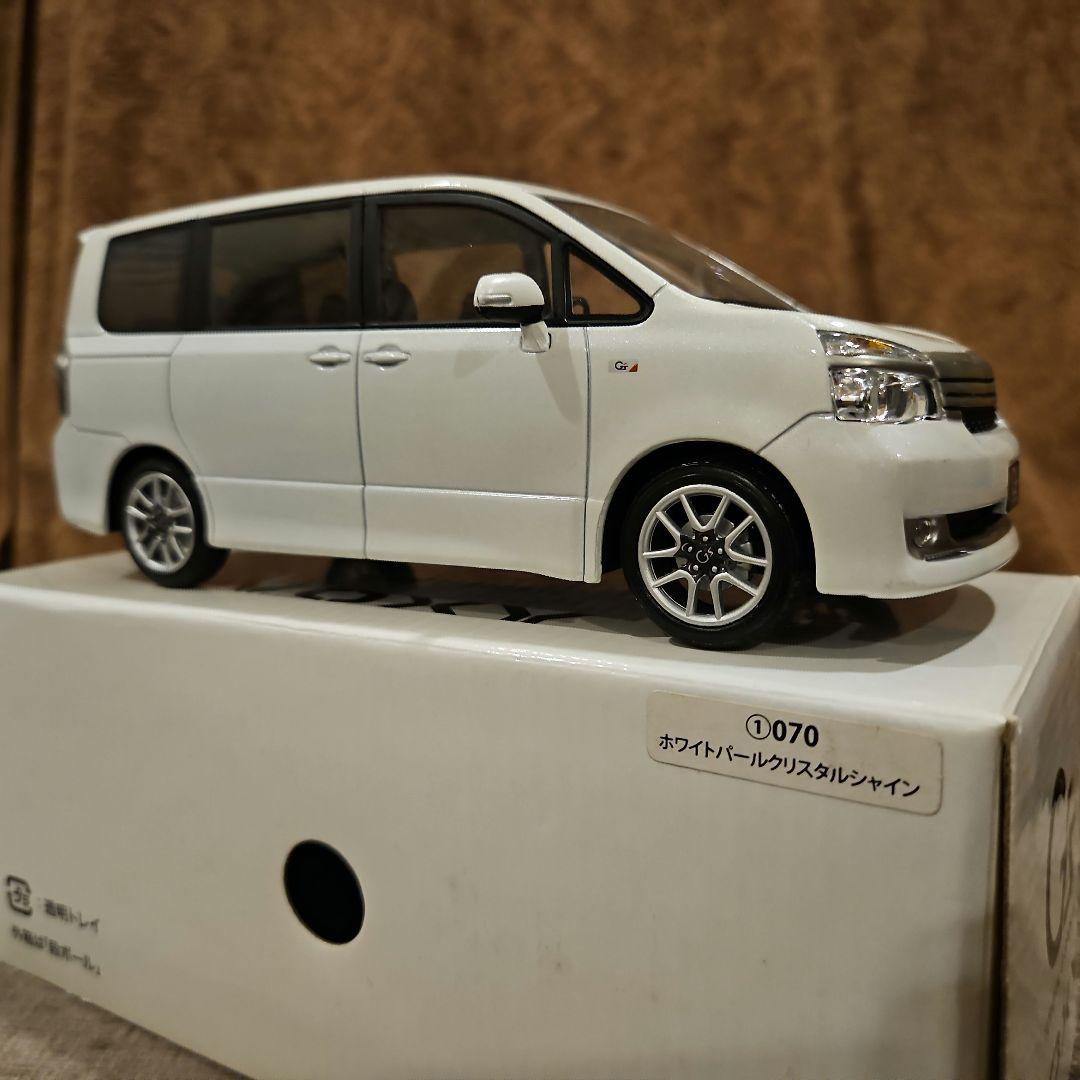 トヨタ　70系　VOXY　G's　非売品　超希少　カラーサンプル　白　新品未使用