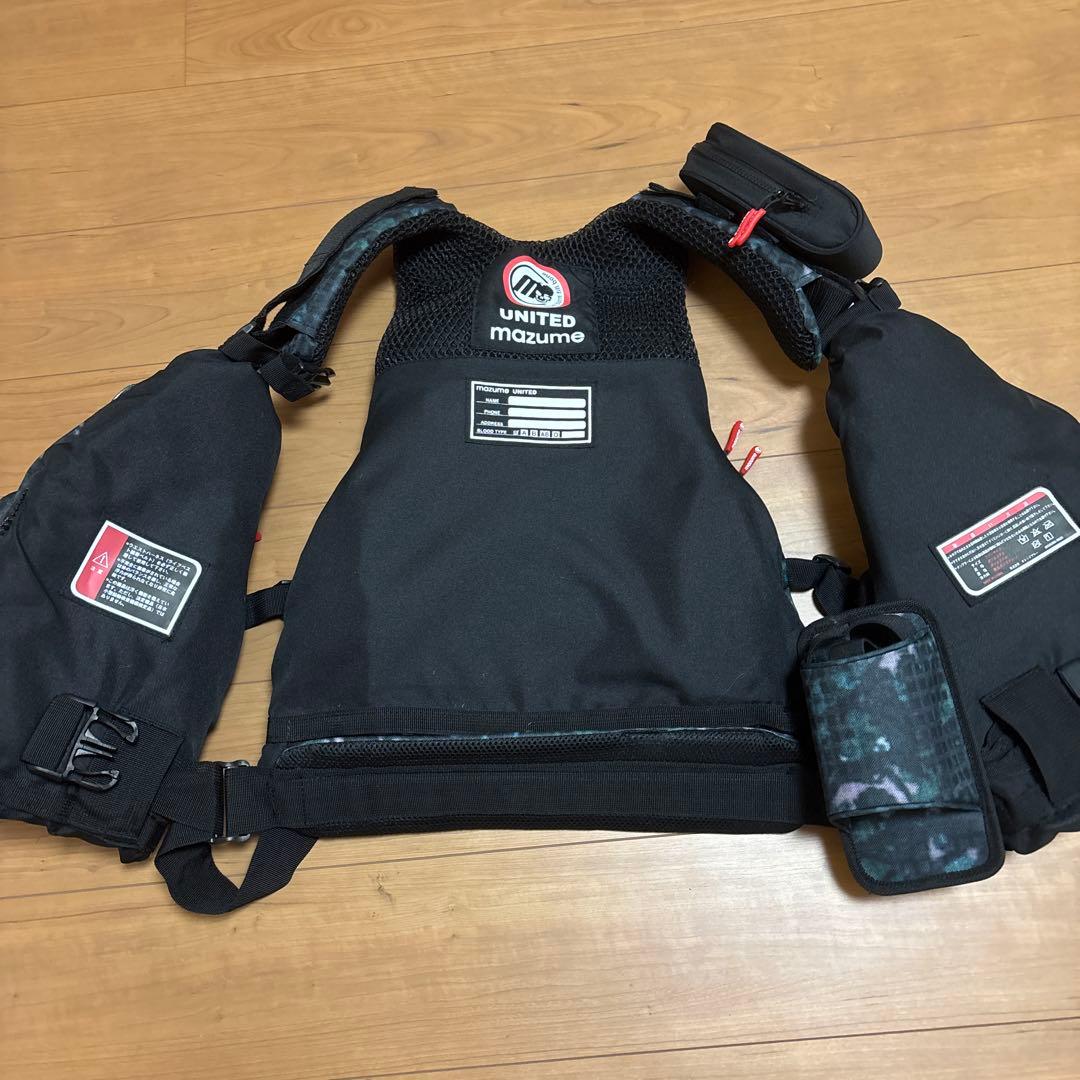 美品　MZX タイドマニアライフジャケット mazume カモ柄
