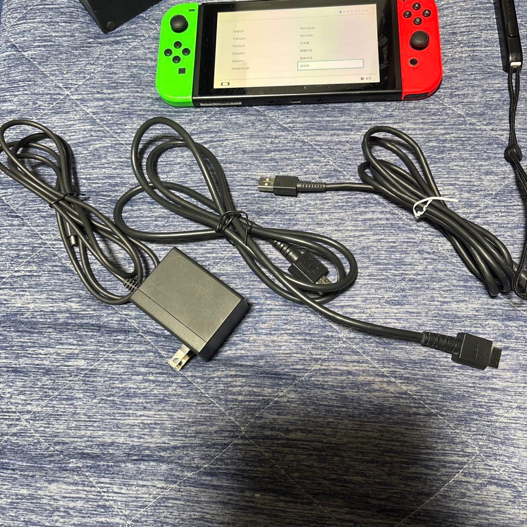 Nintendo Switch 本体 グリーン/レッド　キャリングケース付き