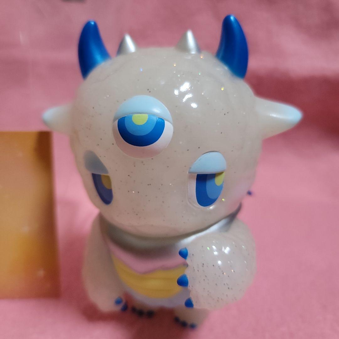 怪獣ネムケ　NEMUKE　ひかりバンビ　 Holy  color　ソフビ