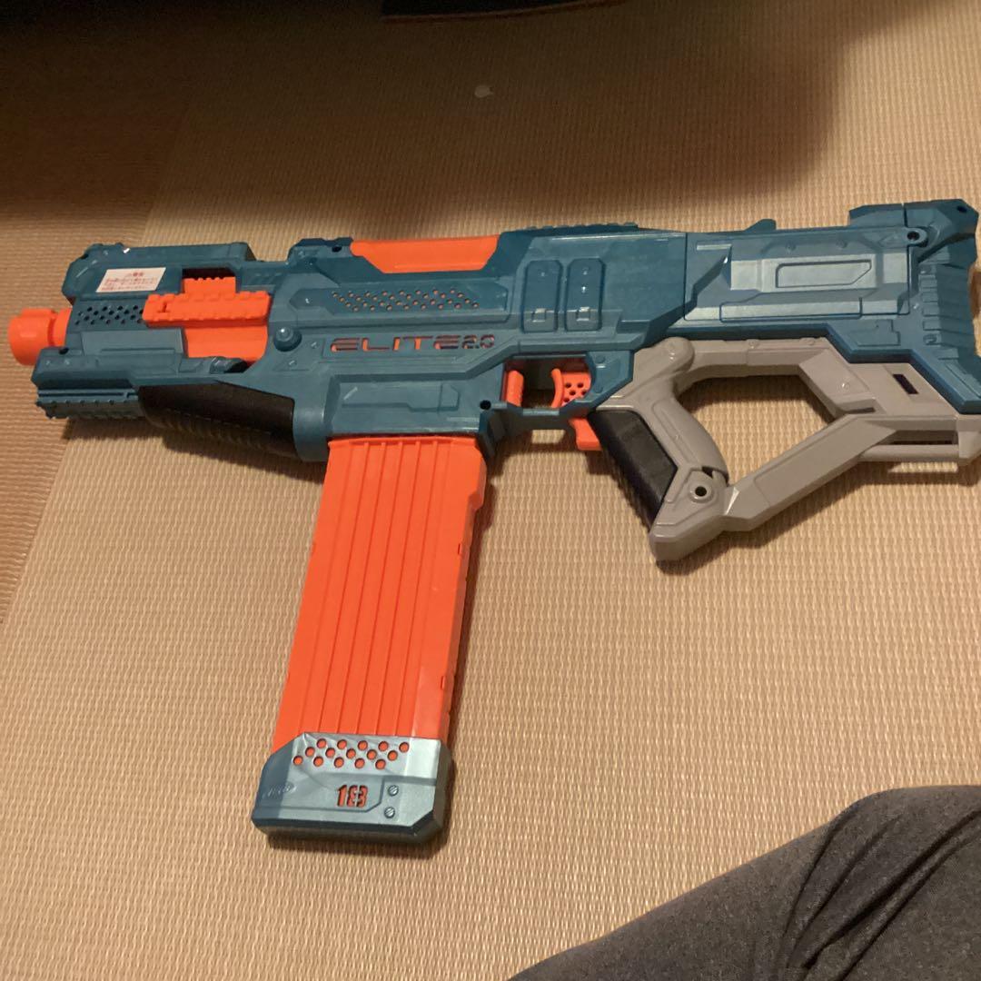 ナーフ銃二つと的と弾17発