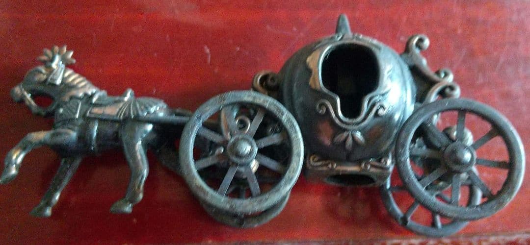 昭和レトロビンテージブロンズ色の彫刻、装飾馬車型金属工芸品(コレクション)