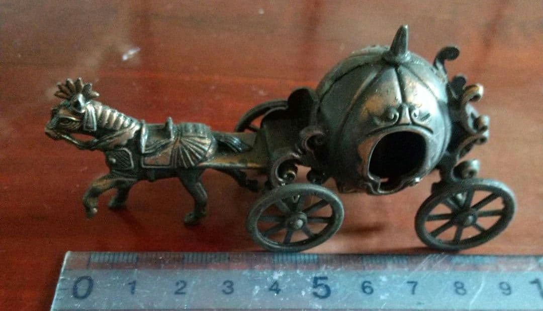 昭和レトロビンテージブロンズ色の彫刻、装飾馬車型金属工芸品(コレクション)