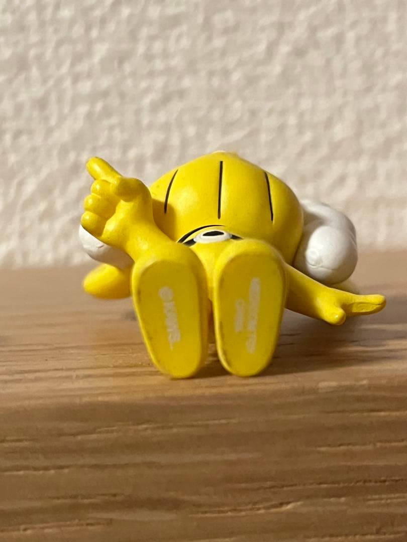 カウズ KAWS COMPANION KEYHOLDER