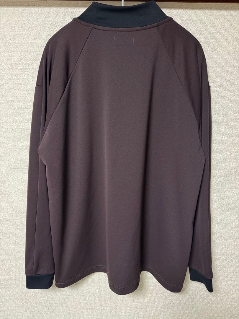 8gshoot モックネックTシャツ