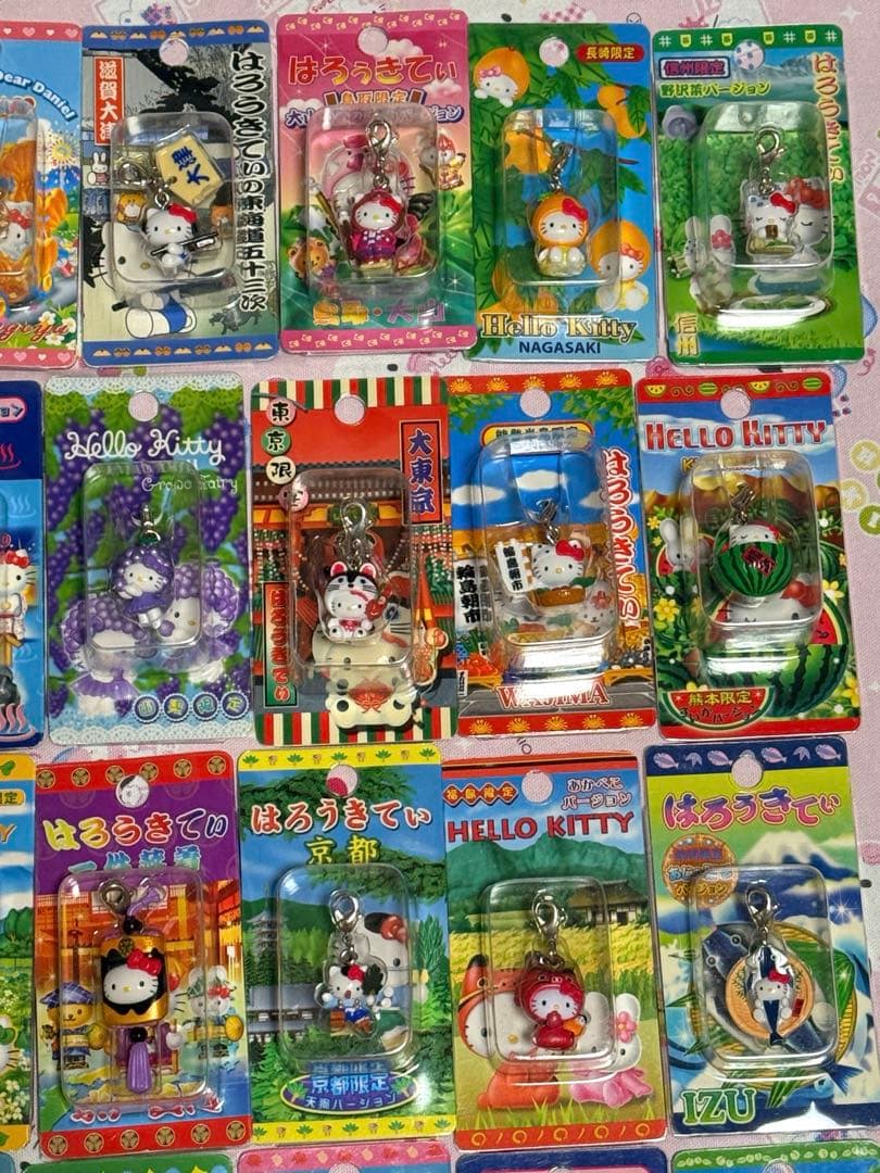 ハローキティ　ご当地限定　ファスナーマスコット　50個　まとめ売り