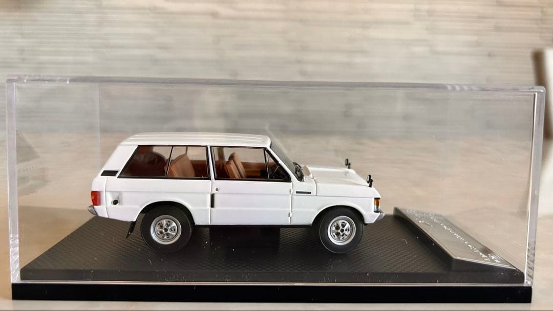 月末限定特価！ランドローバー レンジローバー1970 ホワイト 1/43