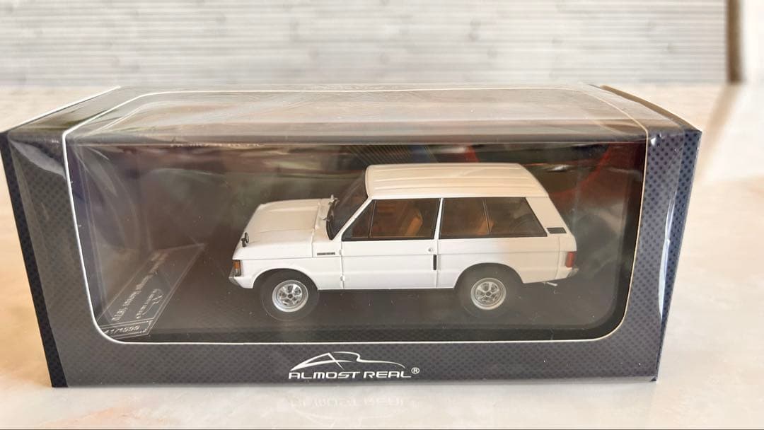 月末限定特価！ランドローバー レンジローバー1970 ホワイト 1/43