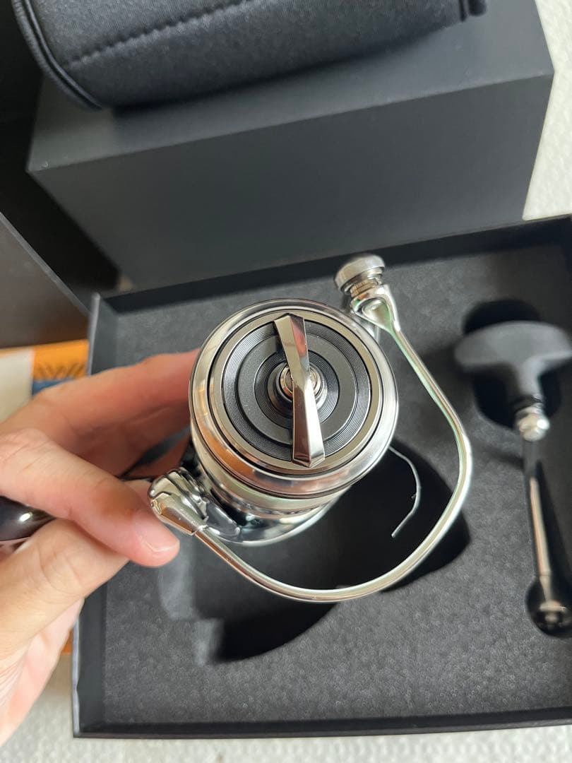 【美品】ダイワ Daiwa Exist PC LT2500 イグジスト