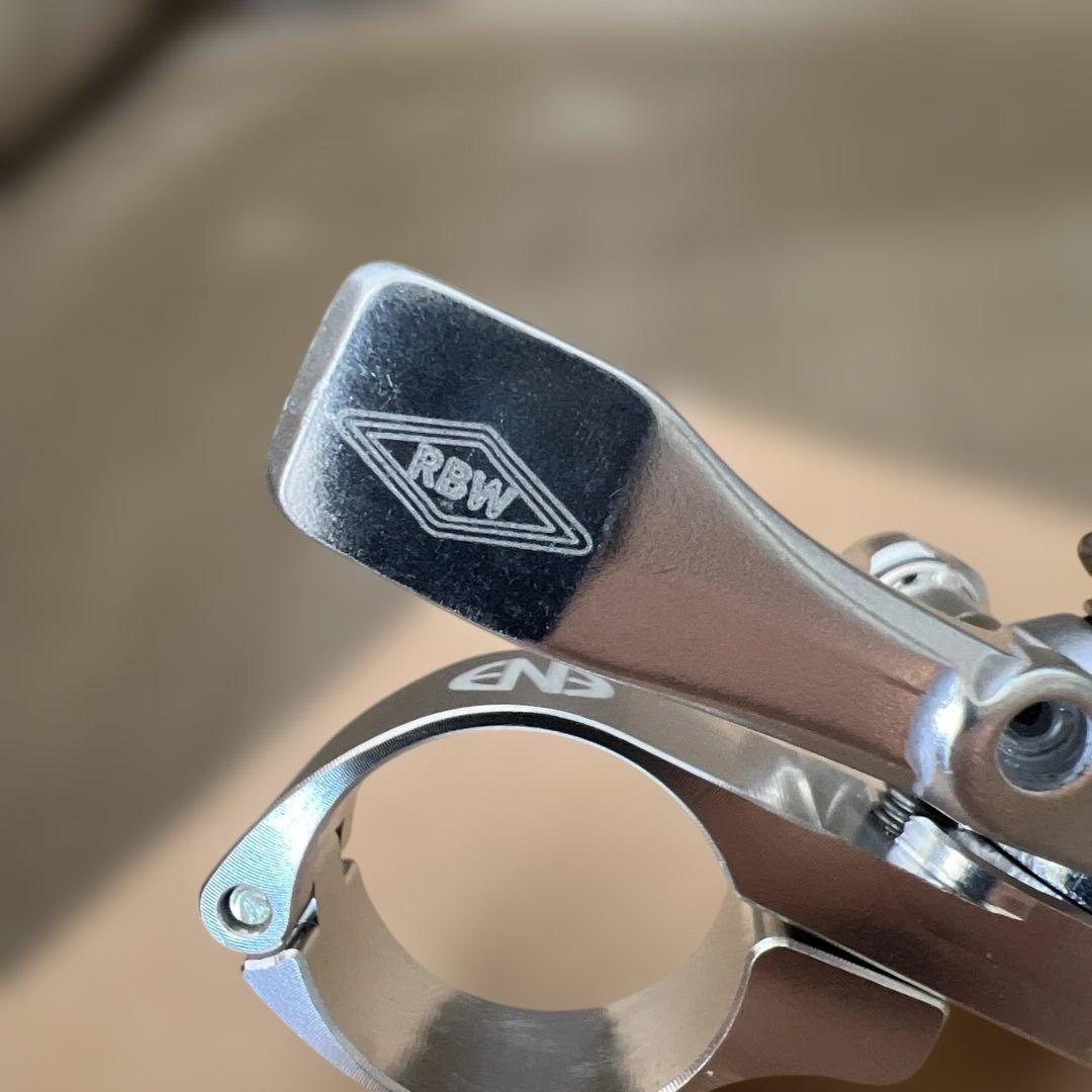 RIVENDELL S-2 thumb shifter（右）