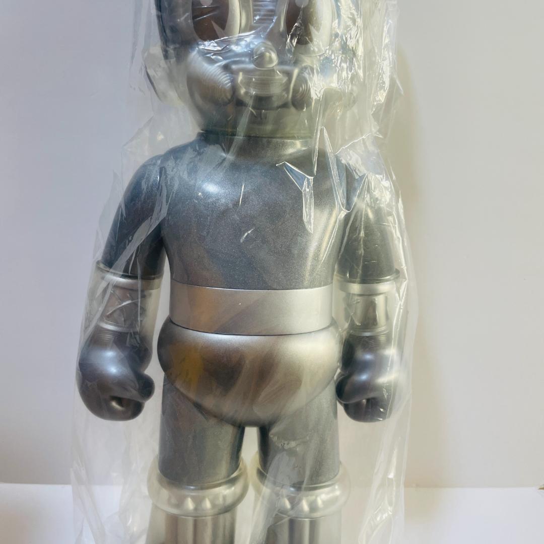 新品　鉄腕アトム　secretbase Big Scale　シルバー　フィギュア
