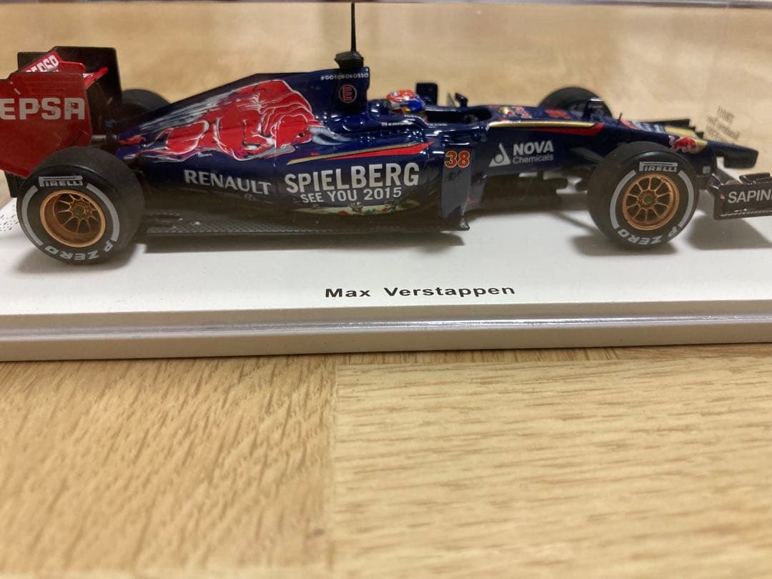 ミニカー Scuderia Toro Rosso STR9 Abu Dhabi Test