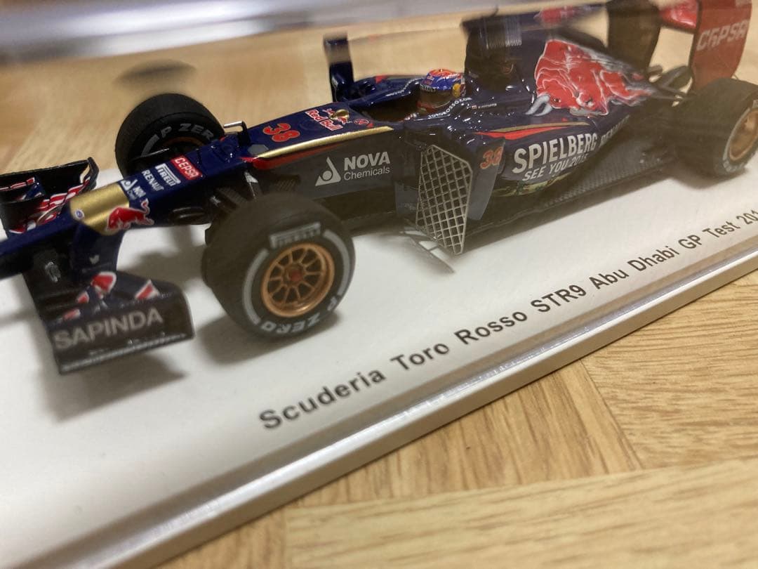 ミニカー Scuderia Toro Rosso STR9 Abu Dhabi Test