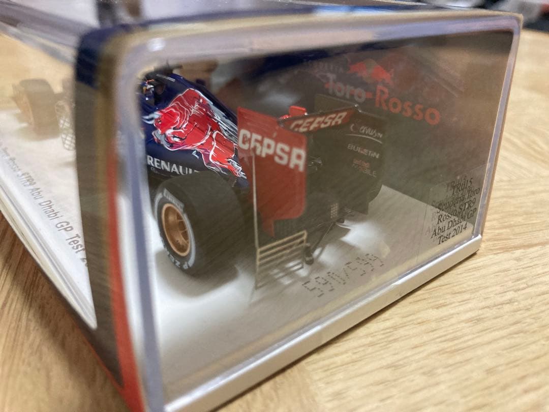 ミニカー Scuderia Toro Rosso STR9 Abu Dhabi Test