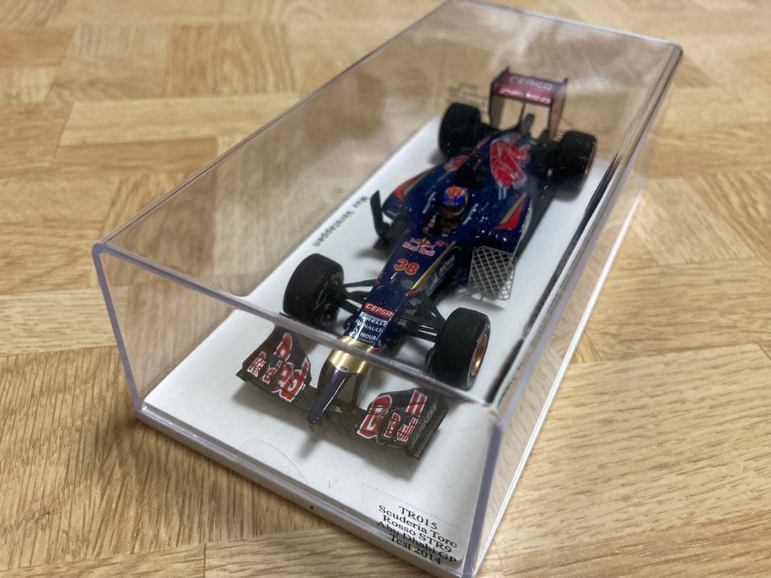 ミニカー Scuderia Toro Rosso STR9 Abu Dhabi Test