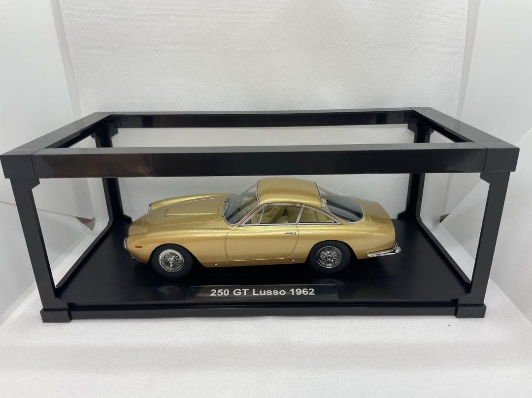 301-039 KK 1/18 フェラーリ 250 GT Lusso 1962