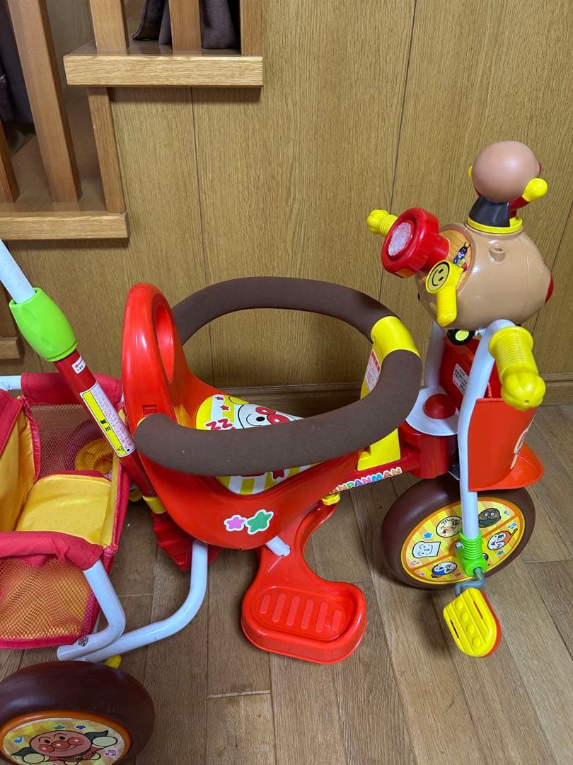 【値下げ・美品】アンパンマン・三輪車