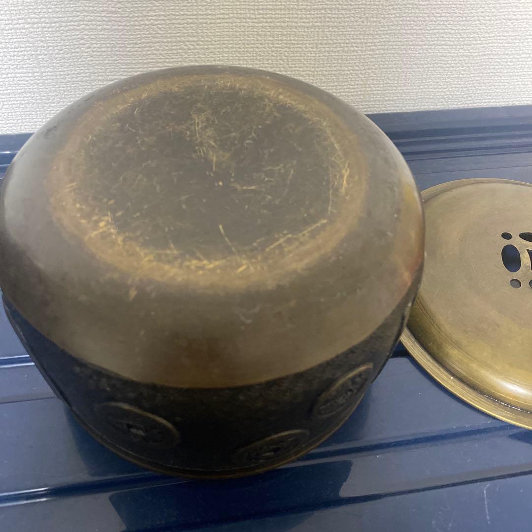 装飾的な金属製香炉