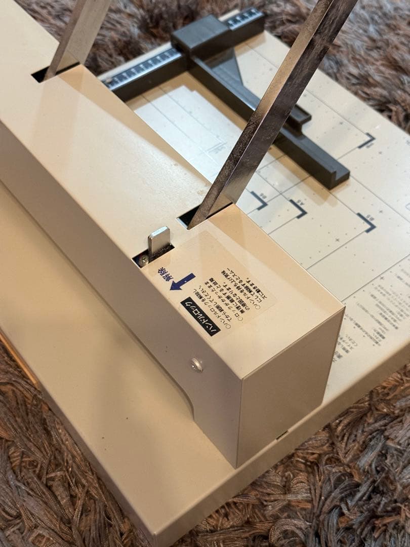 PLUS PK-513L 裁断機 自炊裁断機 ライト付き