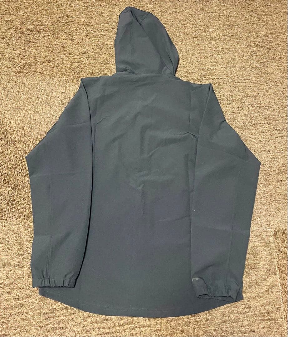 UNDER ARMOUR ダークグレー ウィンドブレーカー L/M