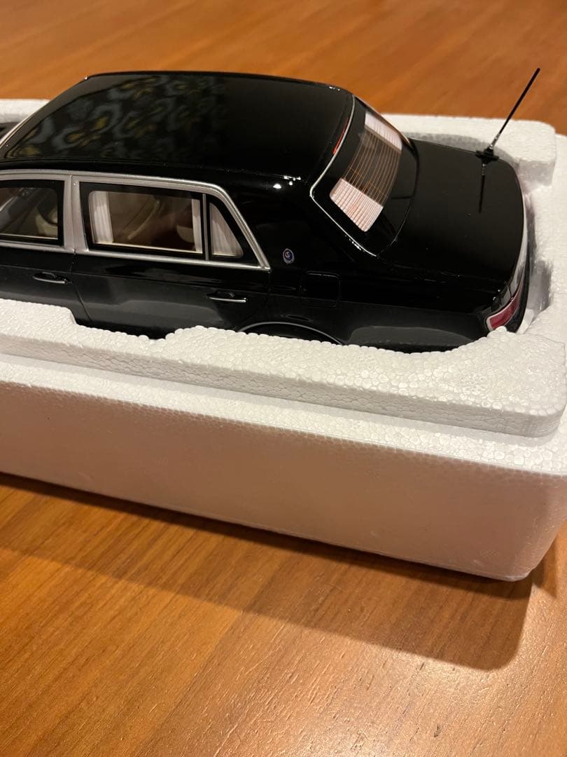 レイズ　1/18 トヨタ センチュリー 日本国内閣総理大臣専用車