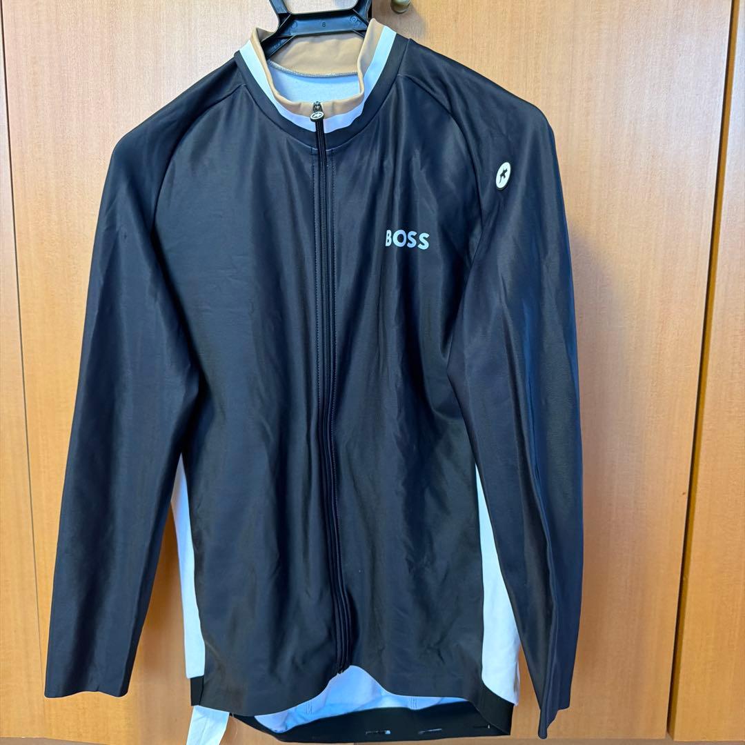 BOSS X ASSOS ブラックサイクルジャケット