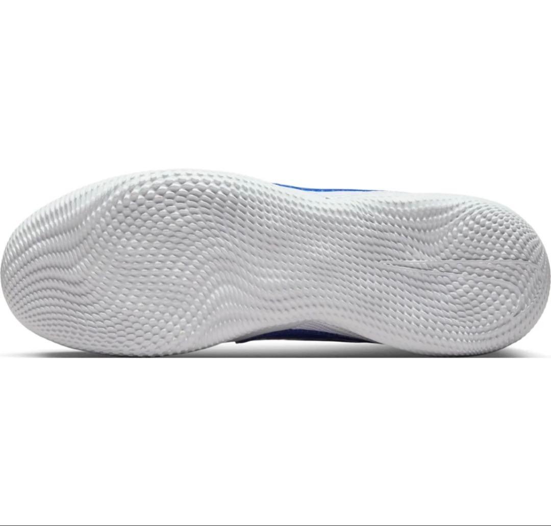 暮らしNike GATO フットサルシューズ ホワイト/ブルー26.5cm