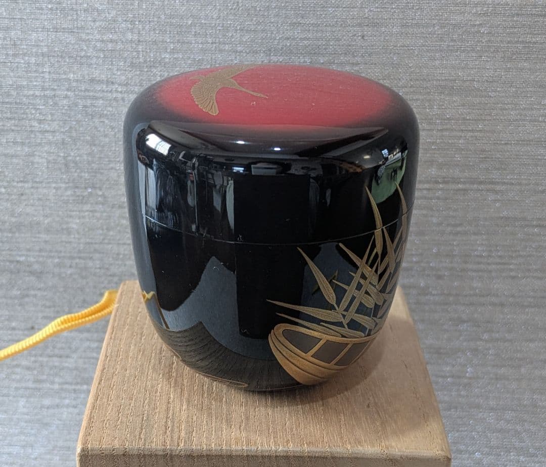 甲紅ニ季鳥裏銀地棗　宗完箱