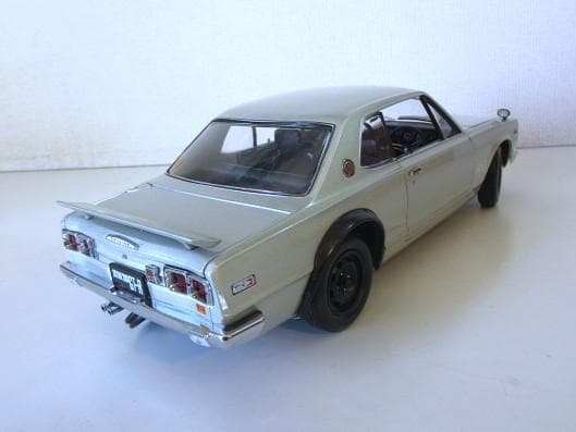 特価 京商 (1/18) 昭和の名車 愛のスカイライン GT-R ライト点灯