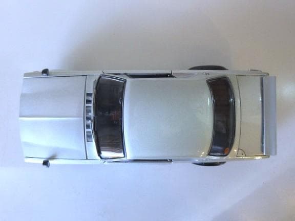 特価 京商 (1/18) 昭和の名車 愛のスカイライン GT-R ライト点灯
