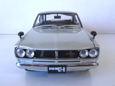 特価 京商 (1/18) 昭和の名車 愛のスカイライン GT-R ライト点灯