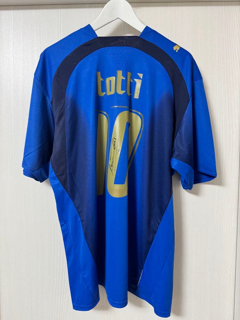 【保証書付】限定販売トッティ直筆サイン入り イタリア代表 サッカー　ユニフォーム