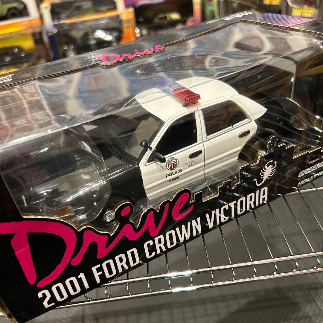 ミニカー GREENLIGHT 2001 FORD CROWN VICTORIA